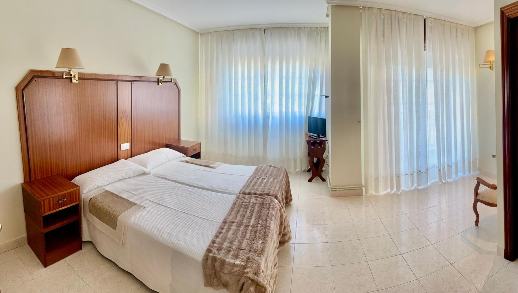 Hostal La Cubana O Carballiño Esterno foto