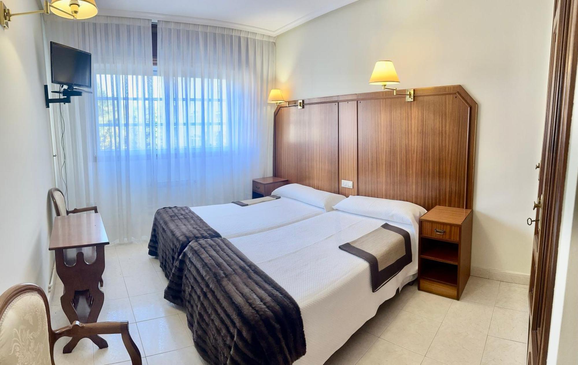 Hostal La Cubana O Carballiño Esterno foto