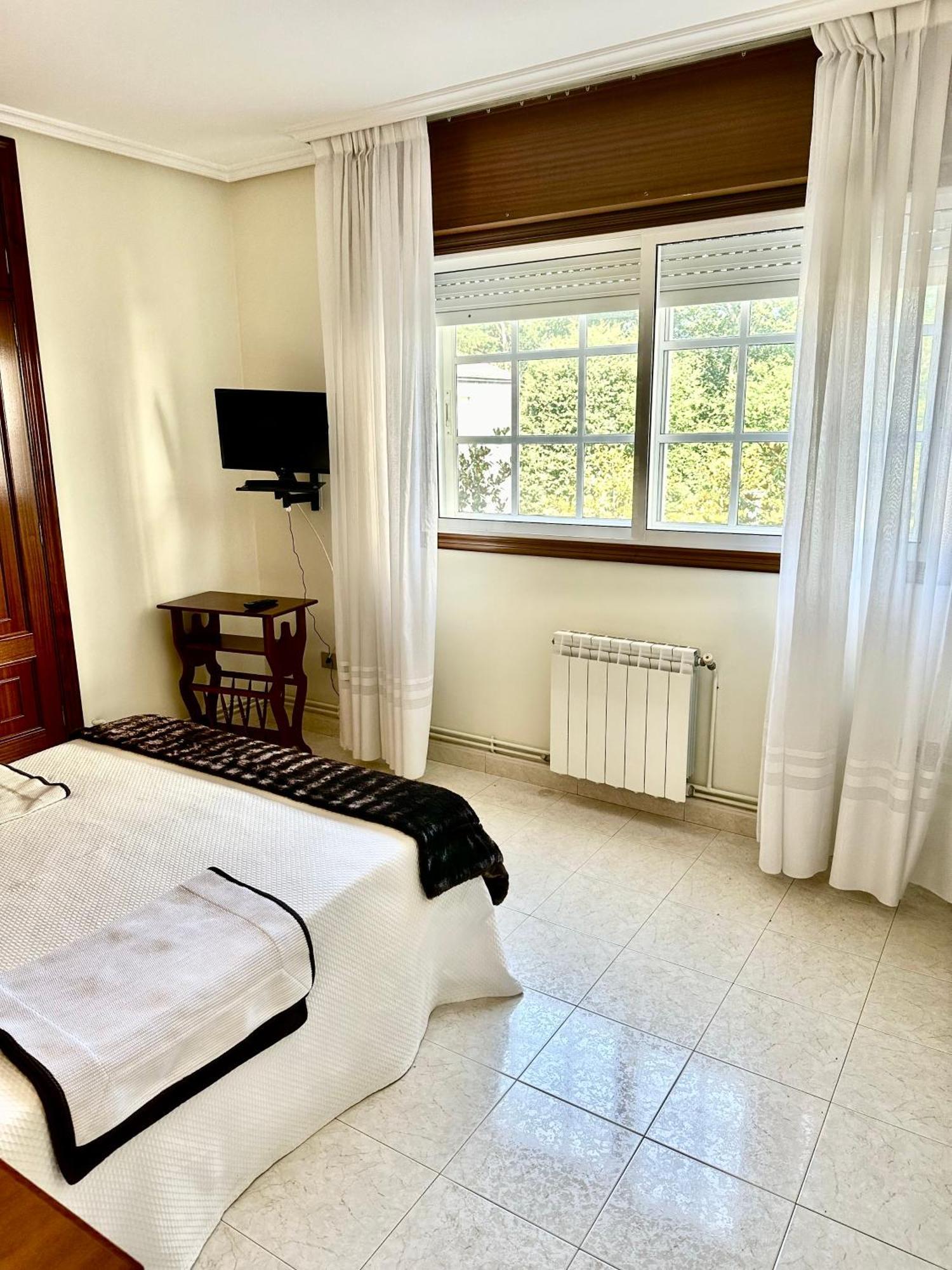 Hostal La Cubana O Carballiño Esterno foto