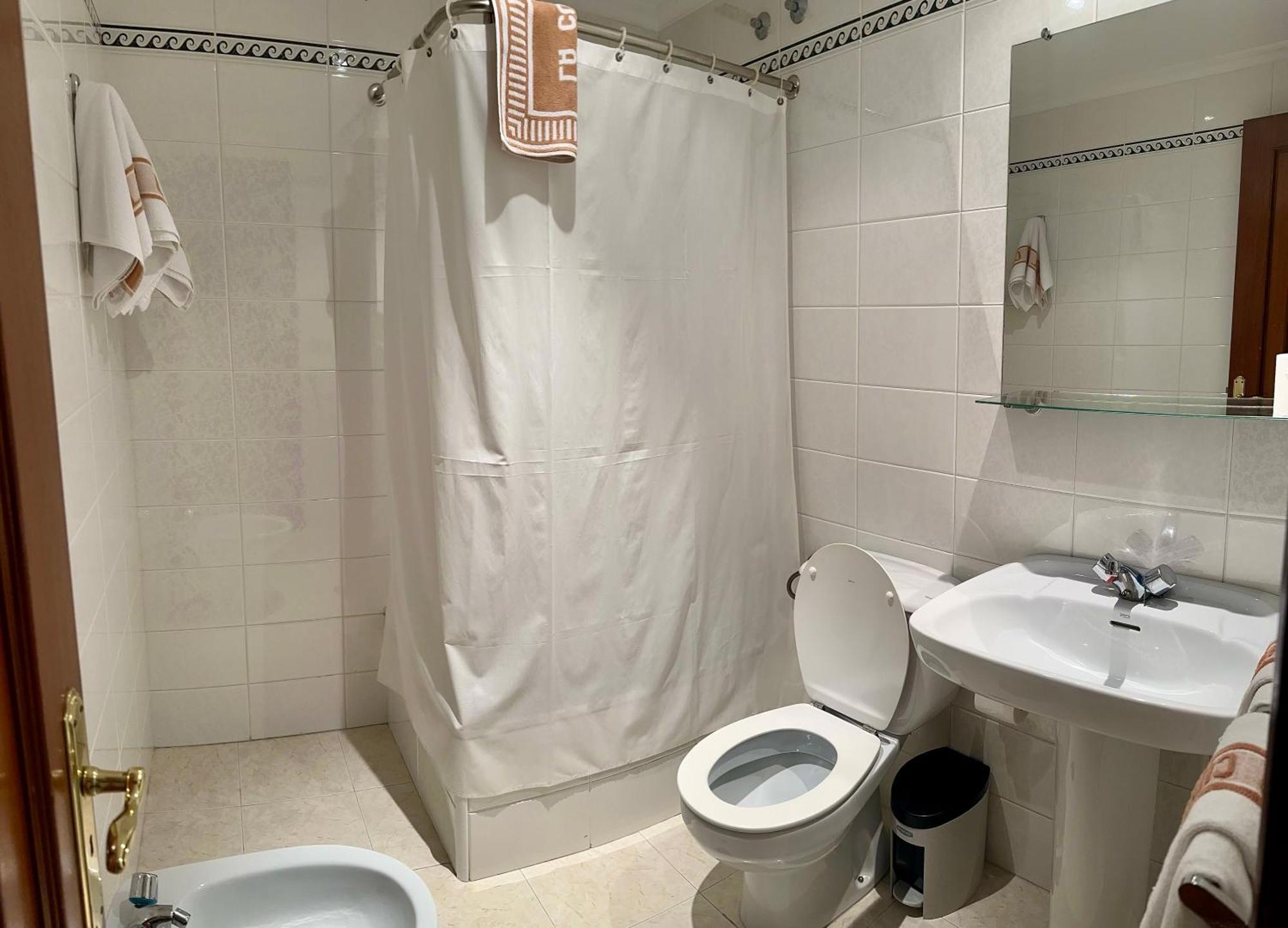 Hostal La Cubana O Carballiño Esterno foto