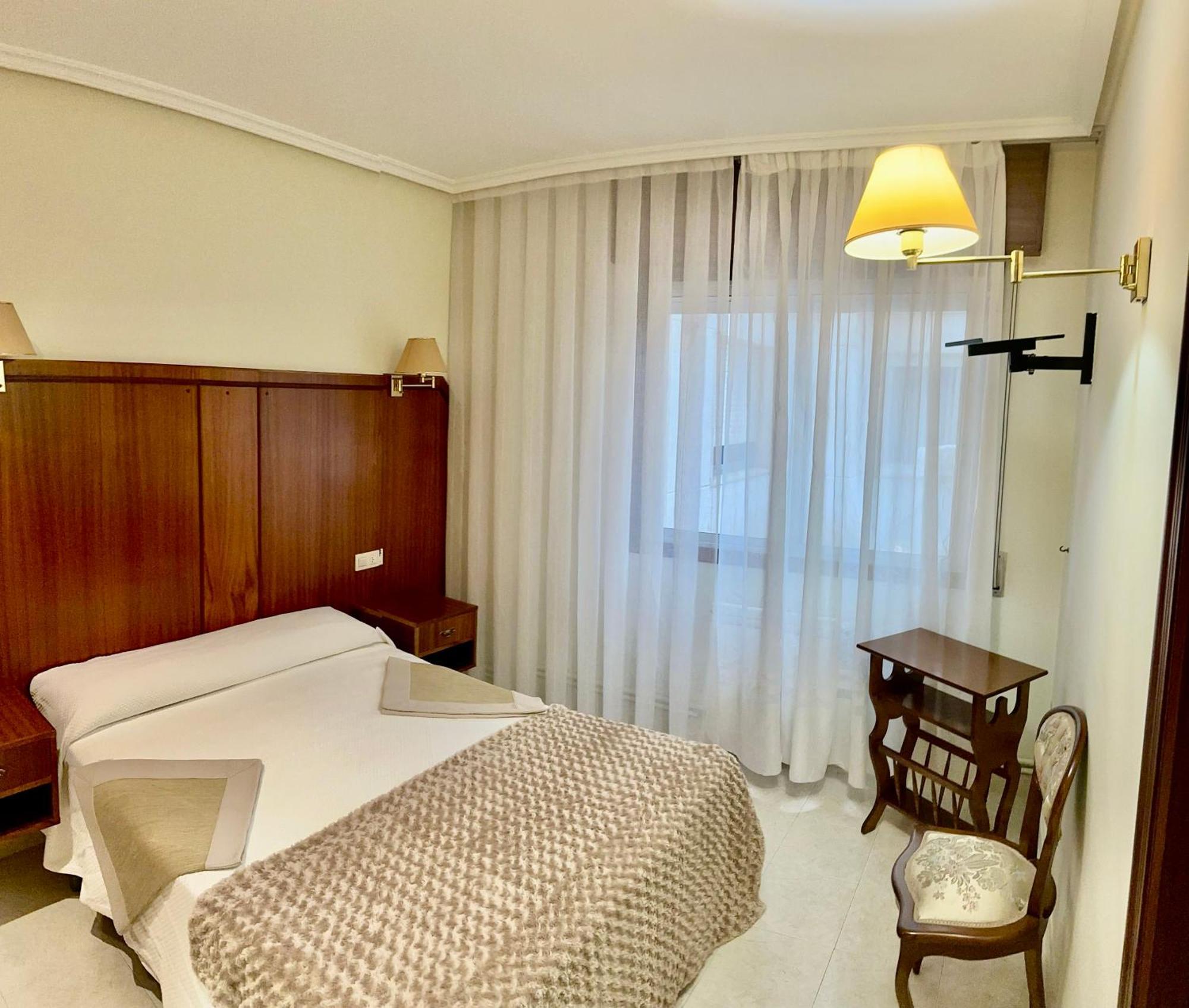 Hostal La Cubana O Carballiño Esterno foto