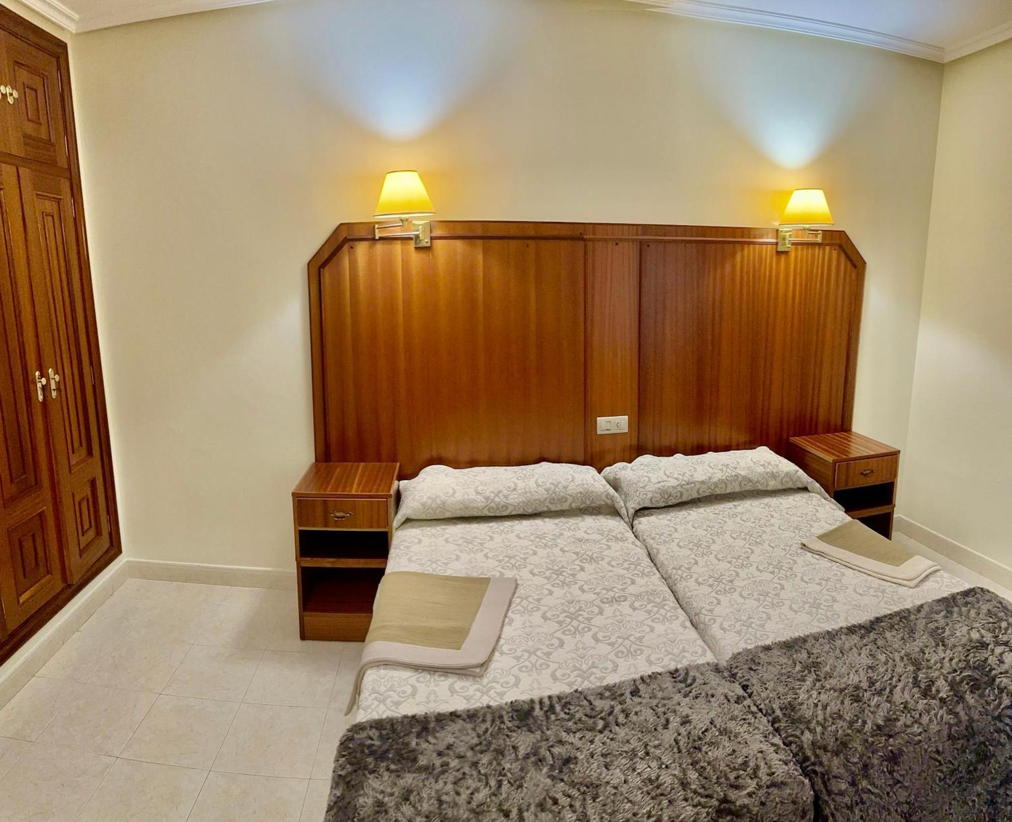 Hostal La Cubana O Carballiño Esterno foto